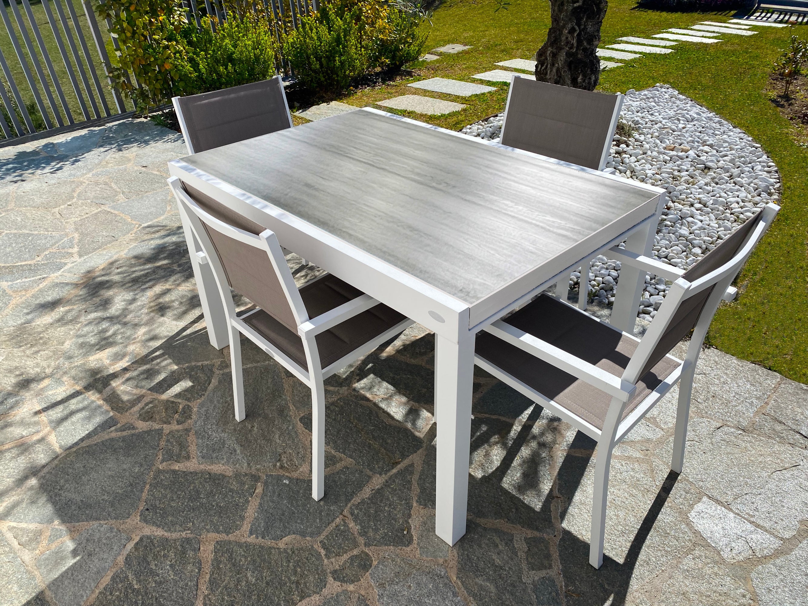 CLIMA NATURA Tavolo Estensibile da Esterno Lantana in Alluminio Bianco e Top Legno Decapato Grigio