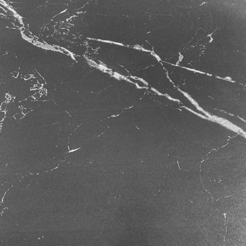 ego-arredo-tavolo-allungabile-kyoto-con-piano-in-ceramica-effetto-marmo-nero-ardesia-opaco-e-struttura-in-metallo-nero